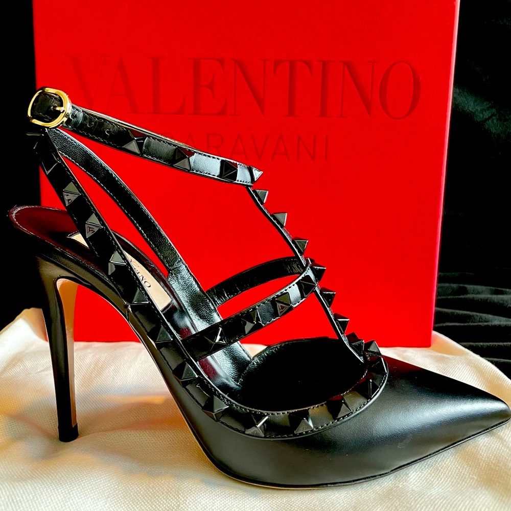 ROCKSTUD ANKLE STRAP PUMP WITH TONAL STUDS 100 MM SIZE 37